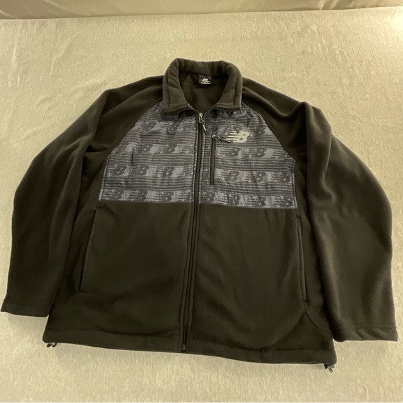 NEW BALANCE BRAND GRAFIC LIGHTWEIGHT MEN’S FLEECE JACKET SIZE: XL BLACK AND GRAY - Picture 1 of 16